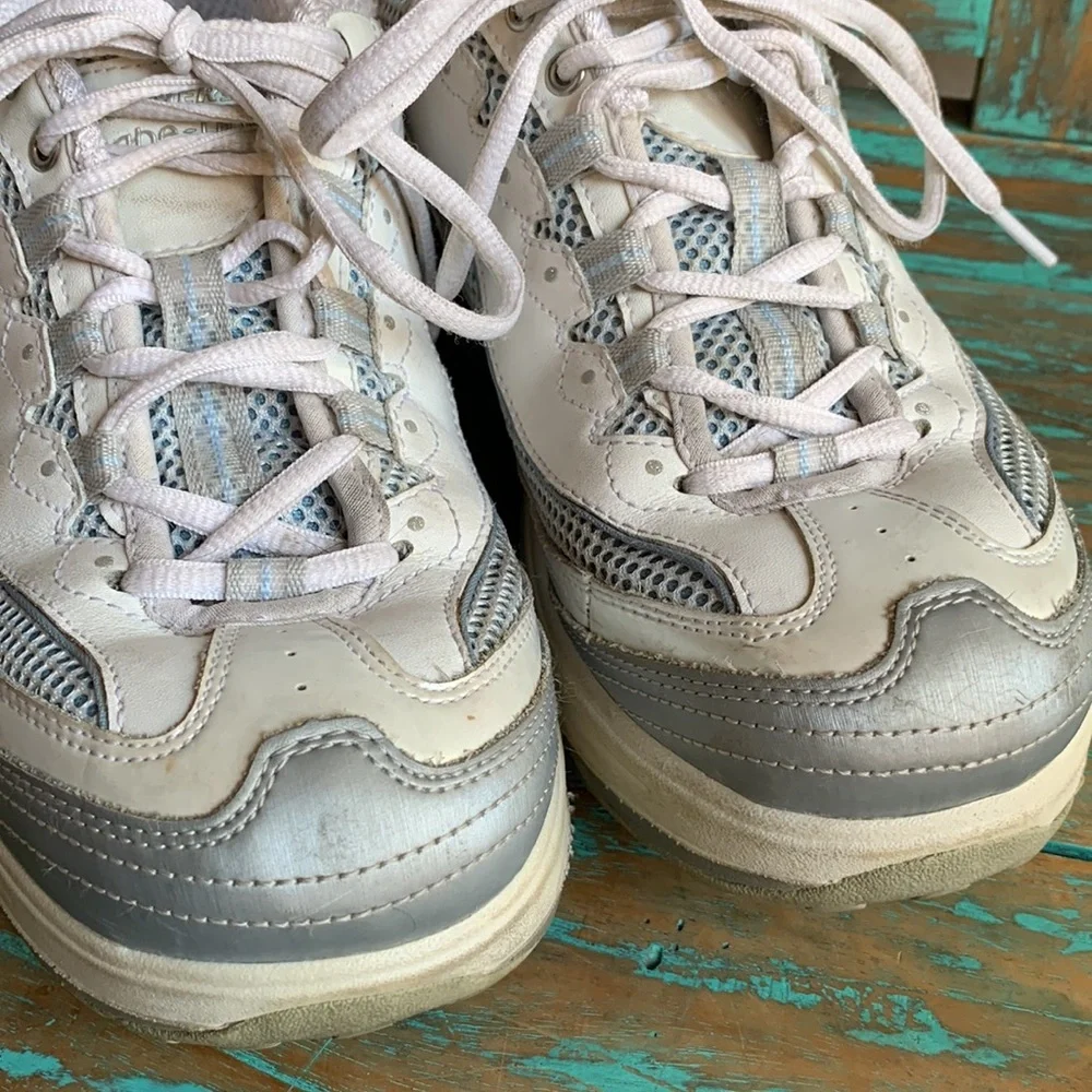 Skechers Shape-Ups Leather Toning Walking Rocking Shoes 11803 Silver Size 9